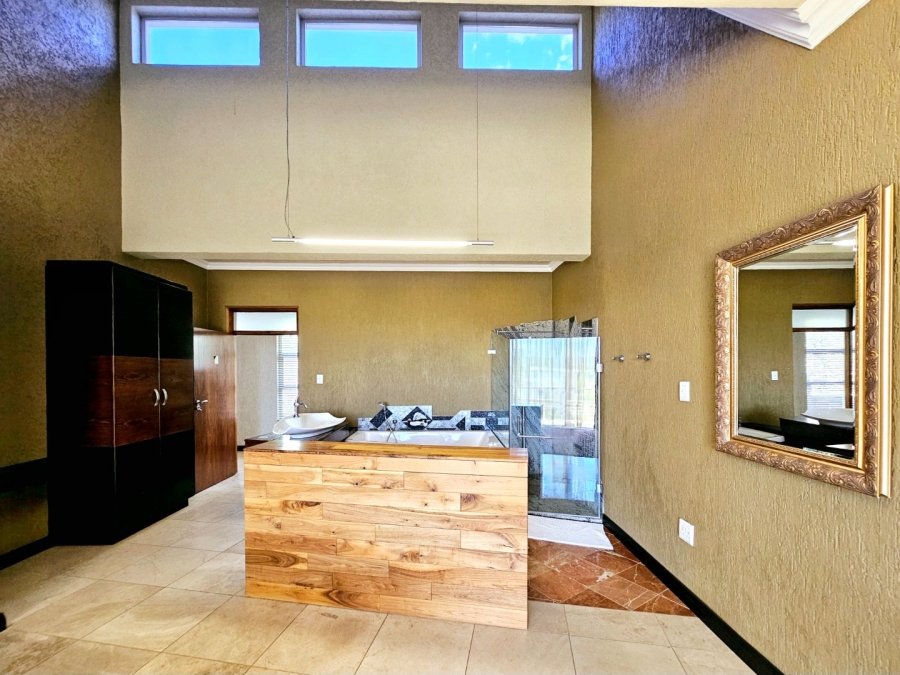 8 Bedroom Property for Sale in Waverley Free State